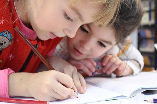 Pourquoi choisir une maternelle bilingue anglaise pour son enfant ?