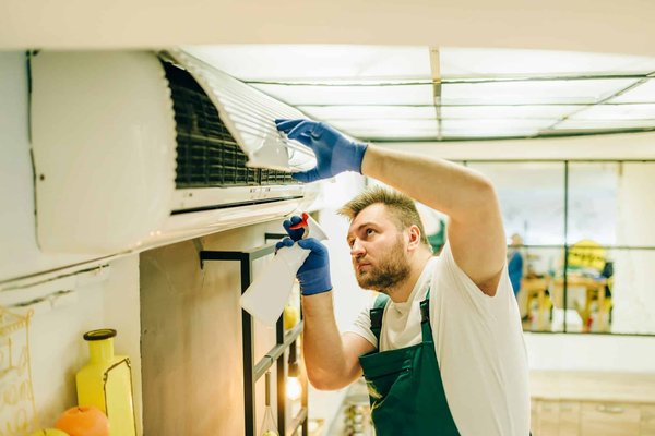 Pourquoi faut-il assurer la maintenance de sa climatisation à Lyon ?