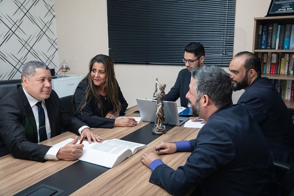 Droit de l’entreprise : pourquoi faire appel à un avocat ?